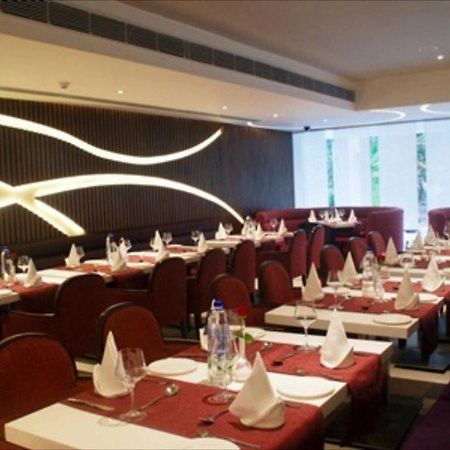 Hotel The Gaur Chandīgarh Zewnętrze zdjęcie
